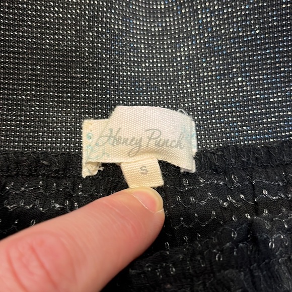 Sequin skirt with tulle overlay. Great for parties! - Picture 5 of 8